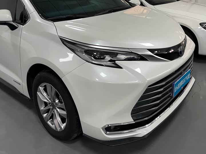 Photo 4 - Toyota Sienna