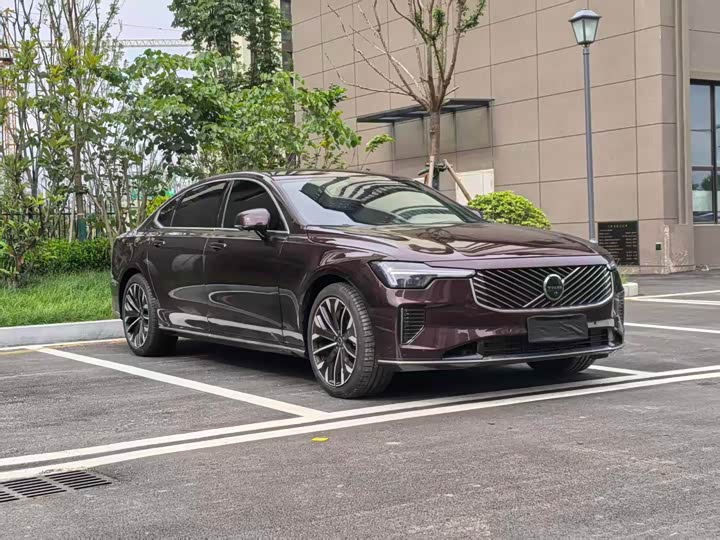 Фото 2 - Volvo S90