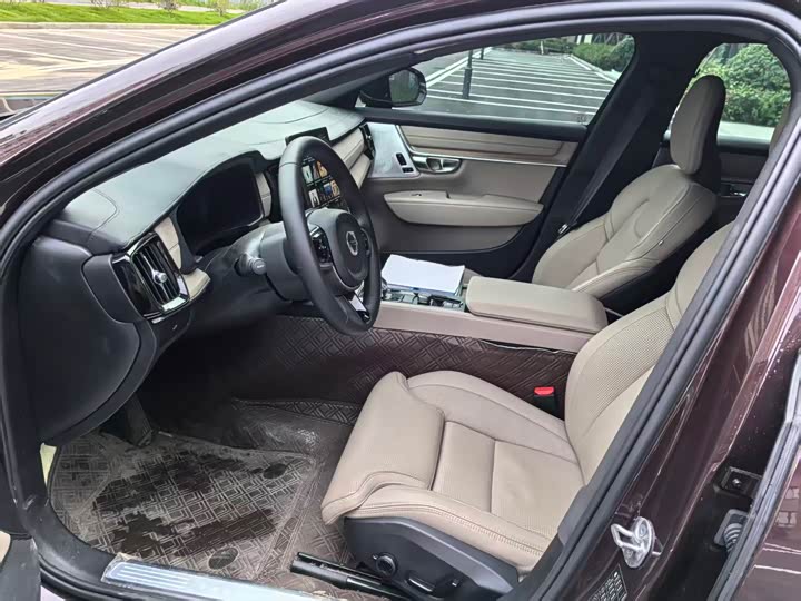 Фото 4 - Volvo S90