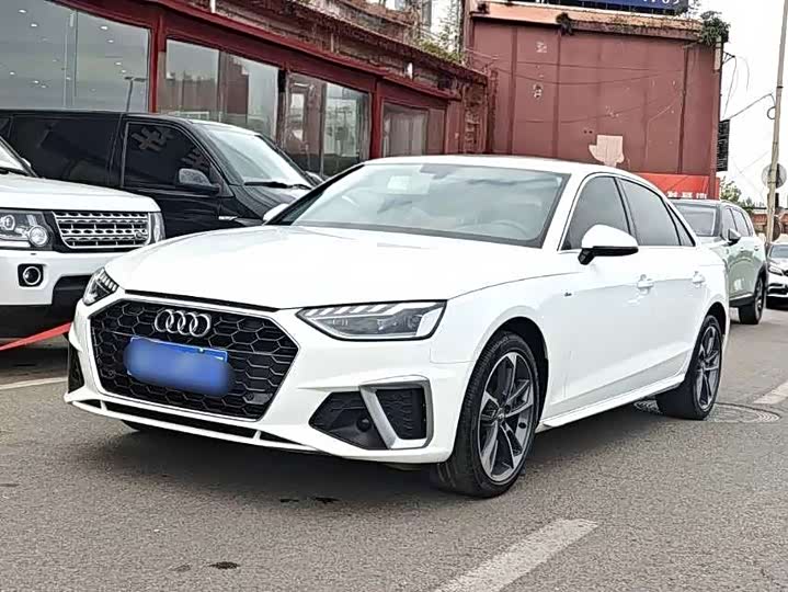 Фото 1 - Audi A4L