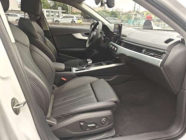 Фото 5 - Audi A4L