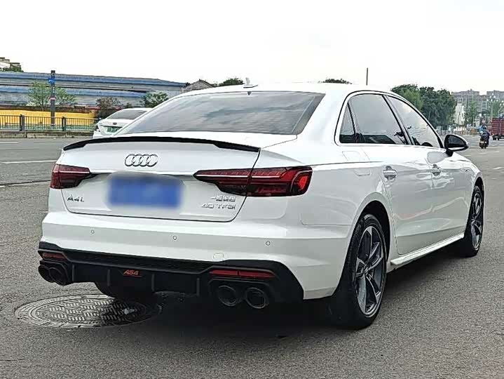 Фото 9 - Audi A4L