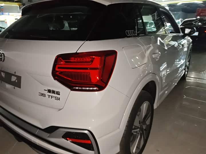 Фото 8 - Audi Q2L