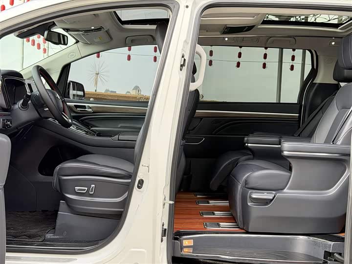 GAC Trumpchi M8 2021 2021款 大师系列 390T 尊贵版