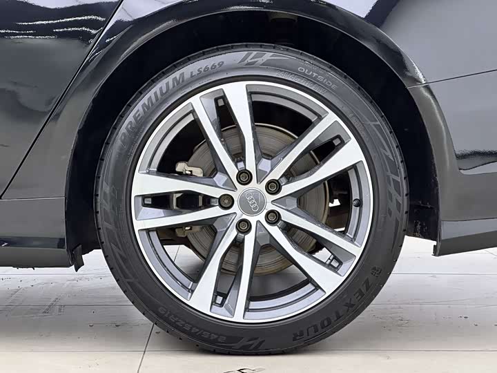 Photo 2 - Audi A6L