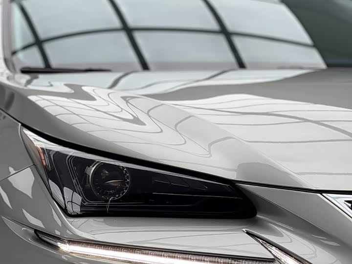 Photo 5 - Lexus NX