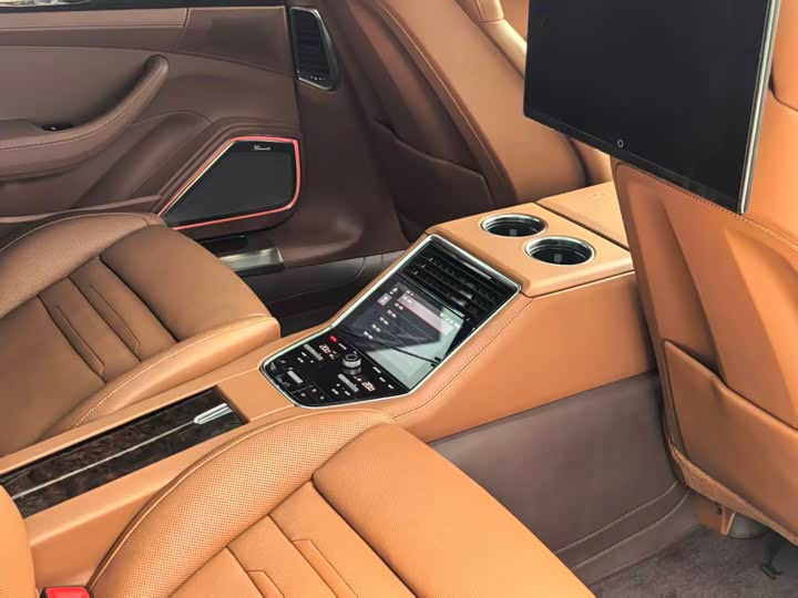 Porsche Panamera Hybrid 2023 2023款 Panamera Turbo S E-Hybrid 行政加长版 4.0T