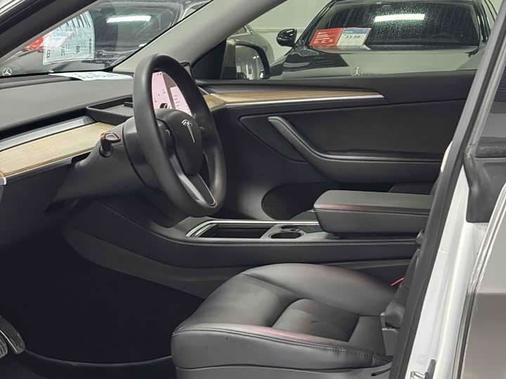 Photo 6 - Tesla Model Y