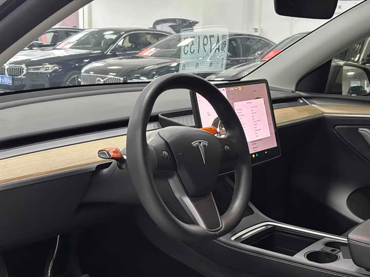 Photo 7 - Tesla Model Y