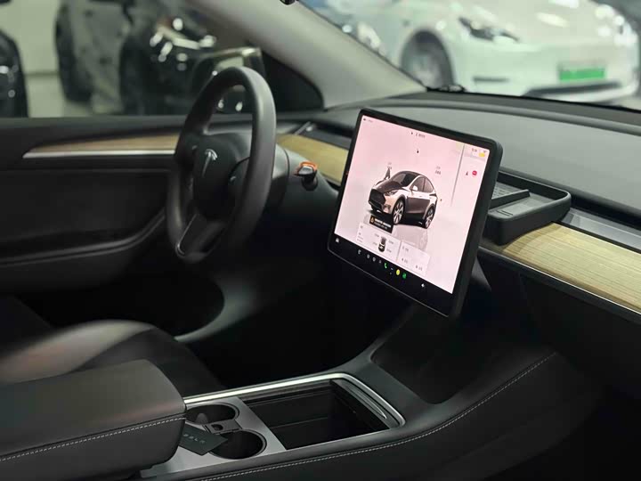 Photo 9 - Tesla Model Y