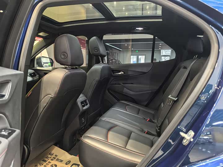 Фото 9 - Chevrolet Equinox