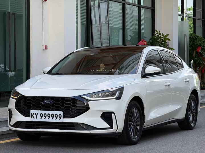 Ford Focus 2022 2022款 三厢 EcoBoost 180 自动竞速版