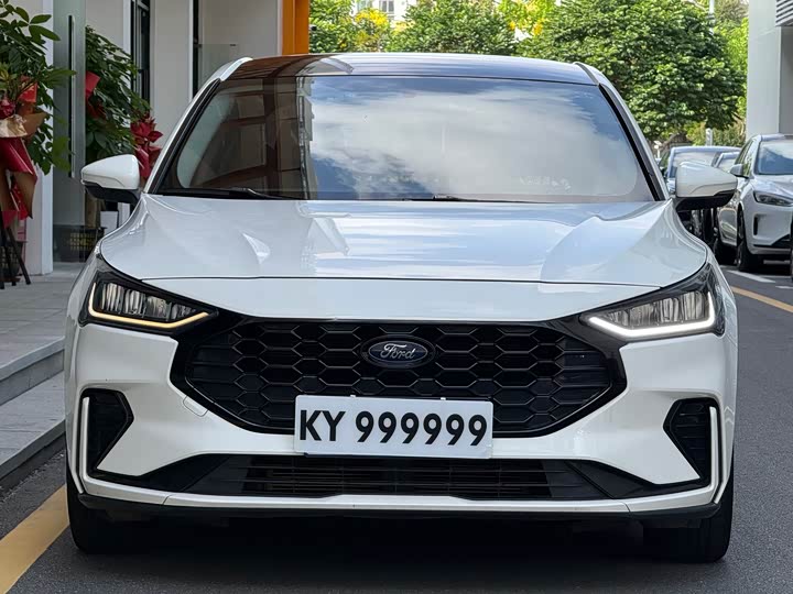 Ford Focus 2022 2022款 三厢 EcoBoost 180 自动竞速版