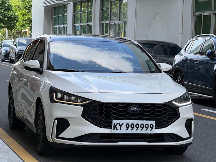Ford Focus 2022 2022款 三厢 EcoBoost 180 自动竞速版