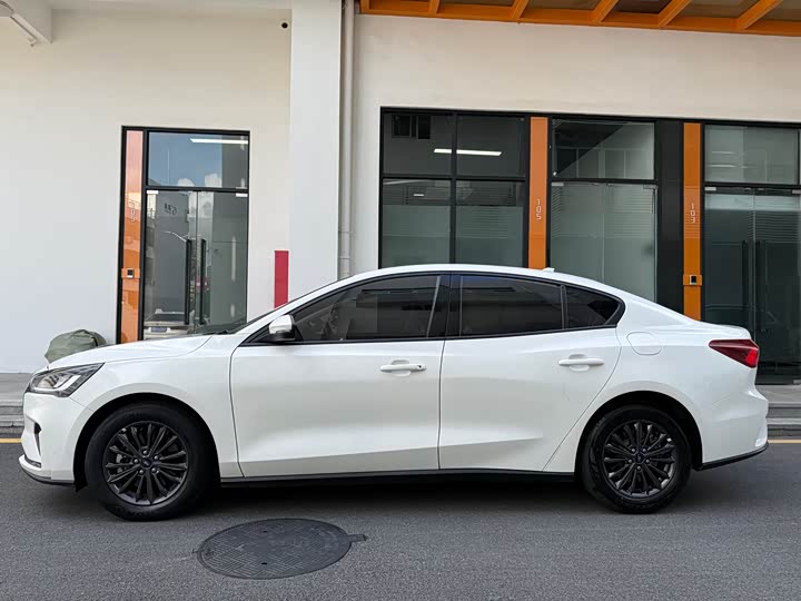 Ford Focus 2022 2022款 三厢 EcoBoost 180 自动竞速版