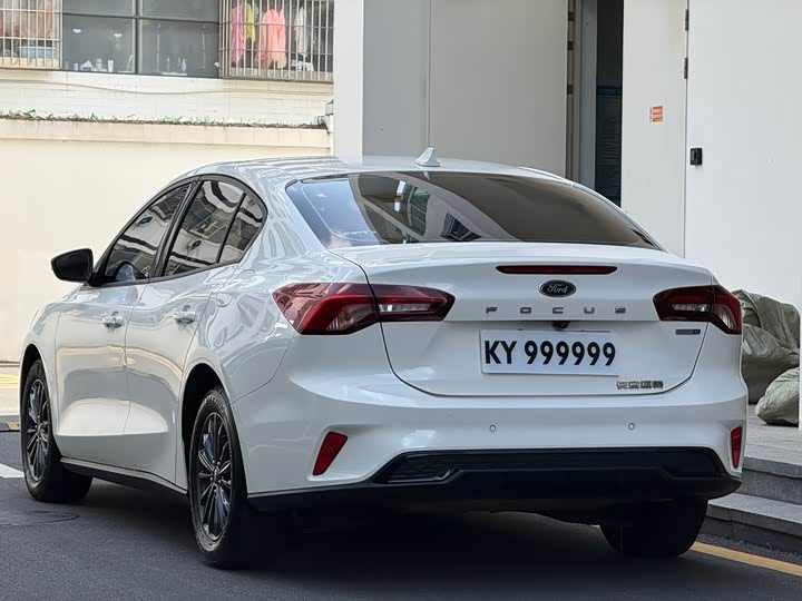 Ford Focus 2022 2022款 三厢 EcoBoost 180 自动竞速版
