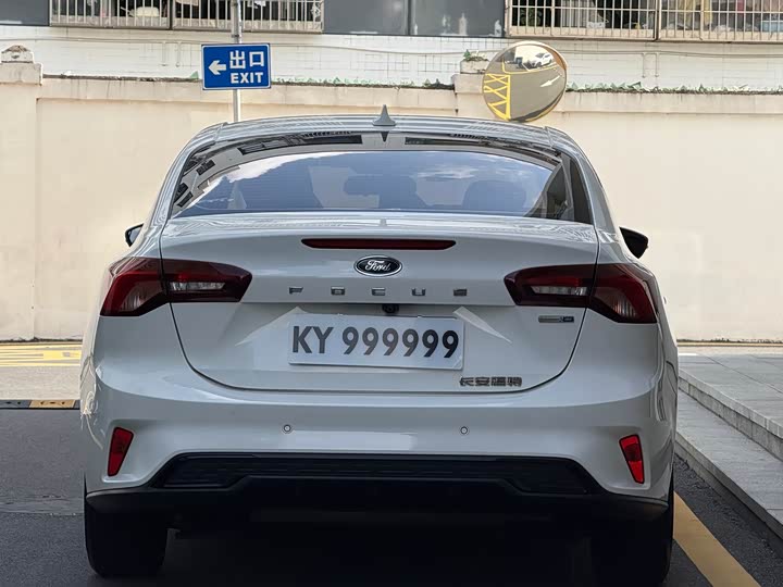 Ford Focus 2022 2022款 三厢 EcoBoost 180 自动竞速版