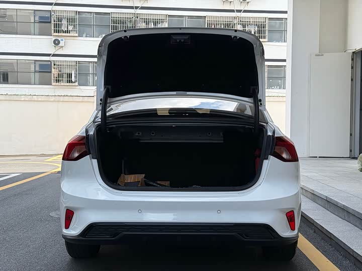 Ford Focus 2022 2022款 三厢 EcoBoost 180 自动竞速版