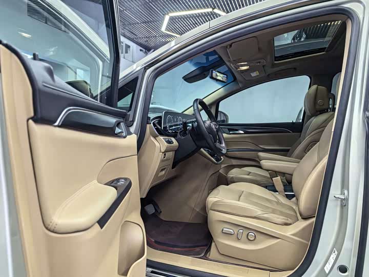 Фото 4 - Buick GL8 ES
