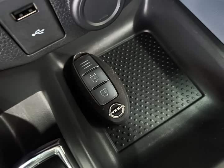 Nissan X-Trail 2025 2025款 荣誉 2.0L 两驱领先版