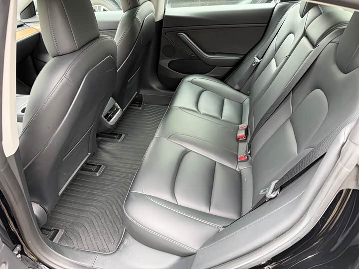 Фото 6 - Tesla Model 3