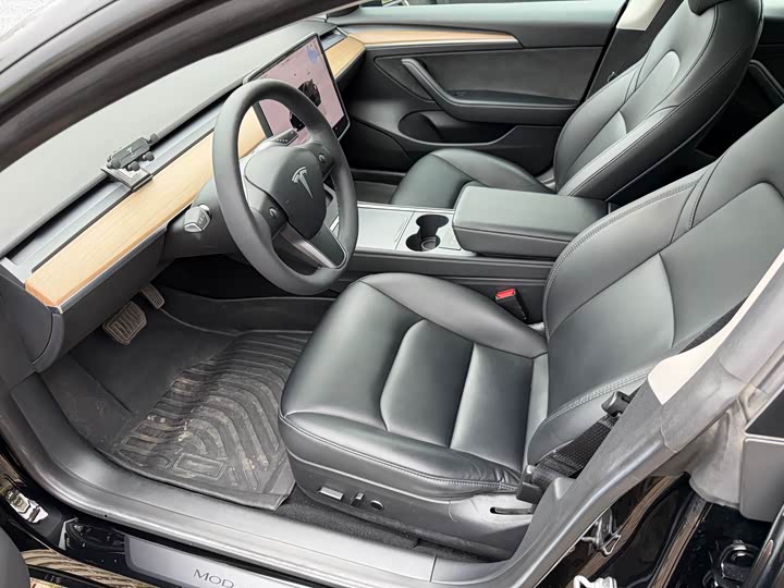 Фото 8 - Tesla Model 3