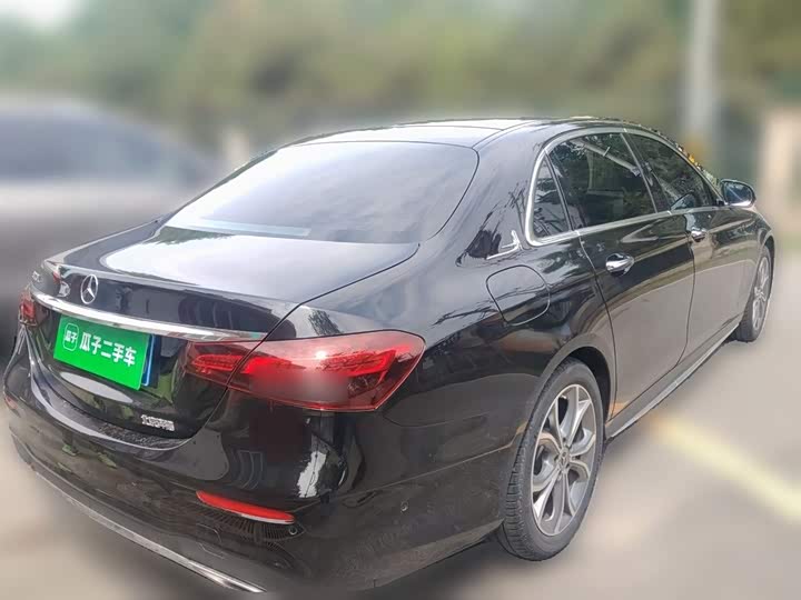 Фото 5 - Mercedes-Benz E-Class