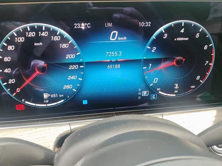Фото 9 - Mercedes-Benz E-Class
