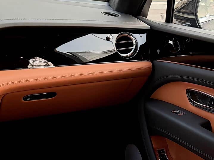 Bentley Bentayga 2024 2024款 4.0T V8 长轴距版