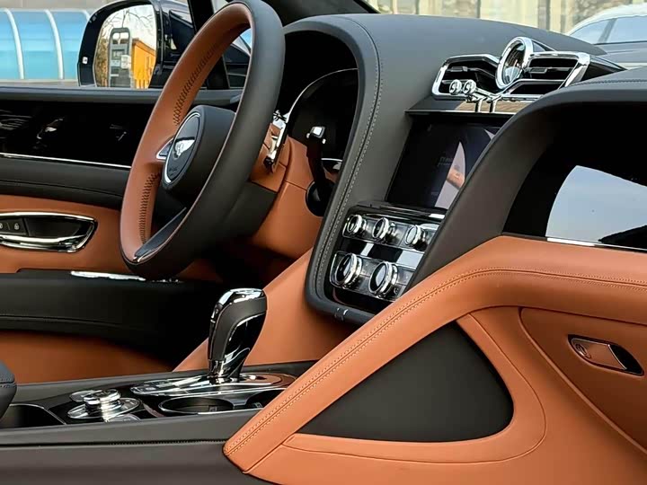 Bentley Bentayga 2024 2024款 4.0T V8 长轴距版