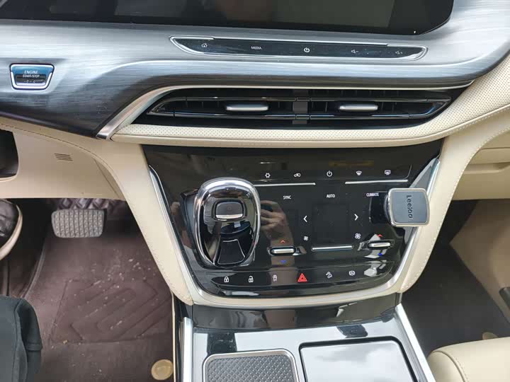 Фото 4 - Buick GL8 ES