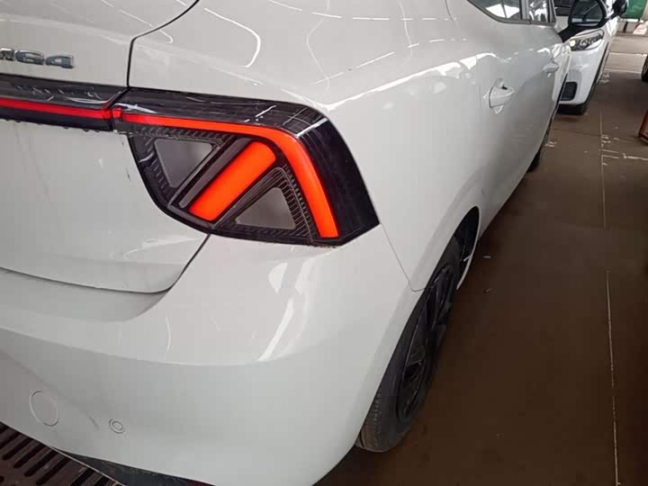 Фото 8 - MG Motor 4 EV
