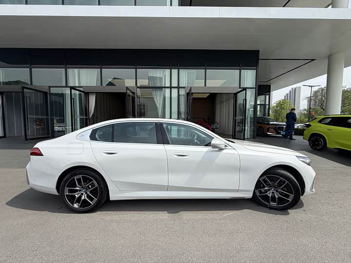BMW i5 2025 2025款 eDrive 35L 豪华套装