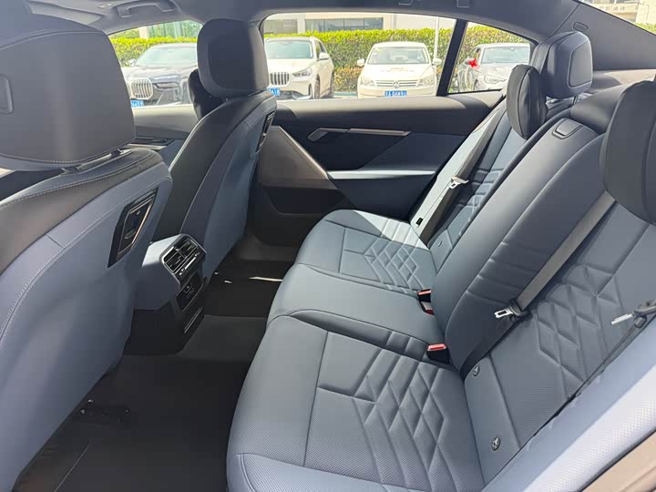 BMW i5 2025 2025款 eDrive 35L 豪华套装