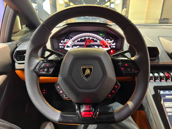 Фото 6 - Lamborghini Huracán