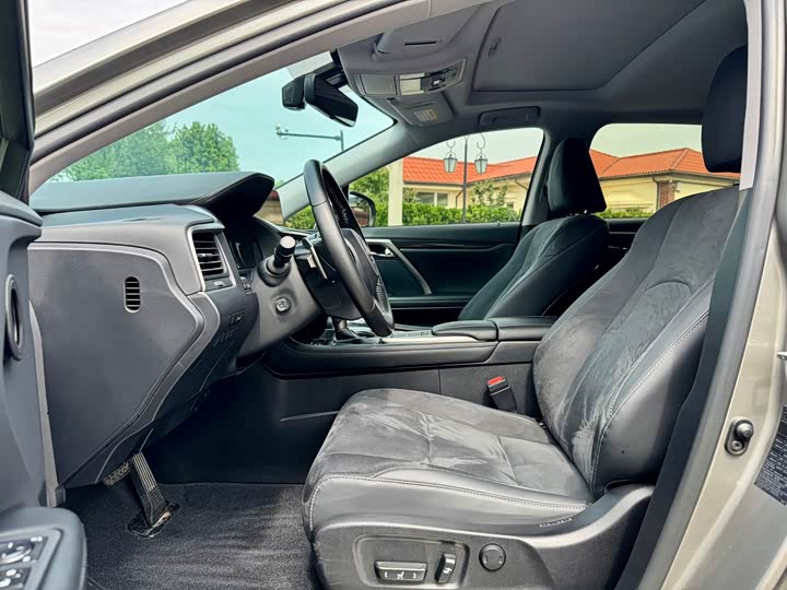 Фото 5 - Lexus RX