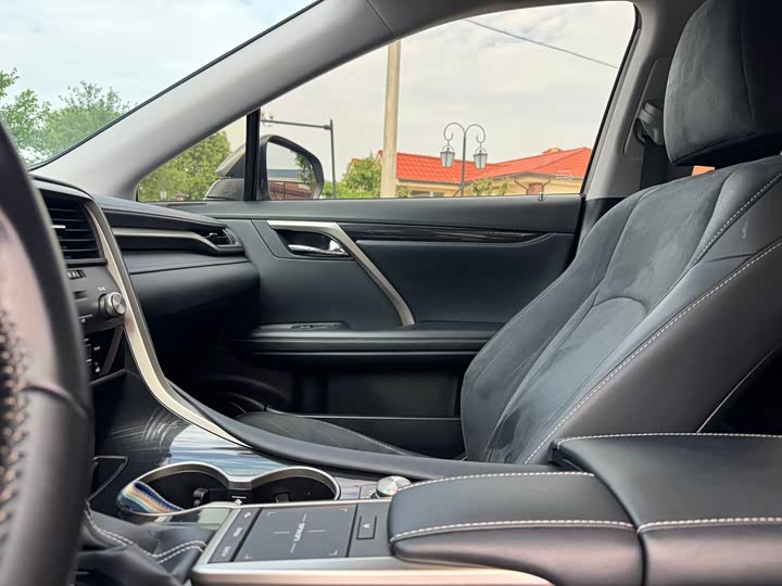 Фото 9 - Lexus RX