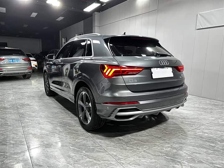 Фото 4 - Audi Q3
