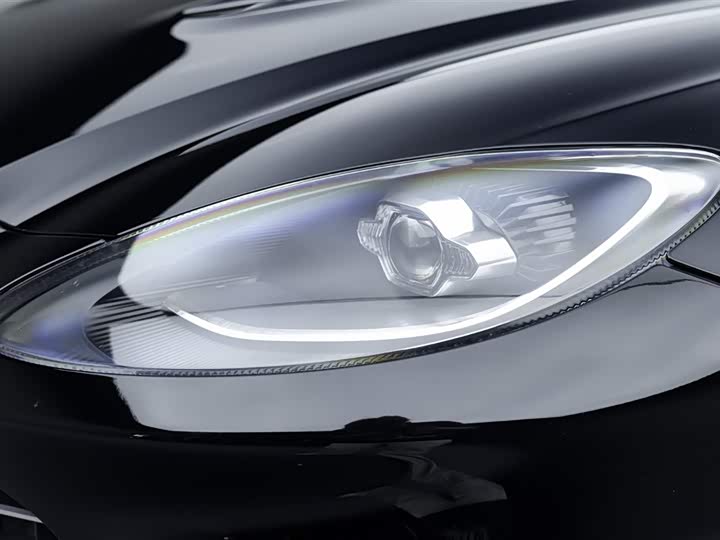 Фото 9 - Aston Martin DBX