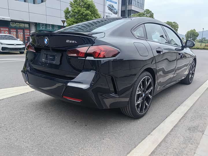 BMW 2 Series 2025 2025款 225L M运动曜夜套装