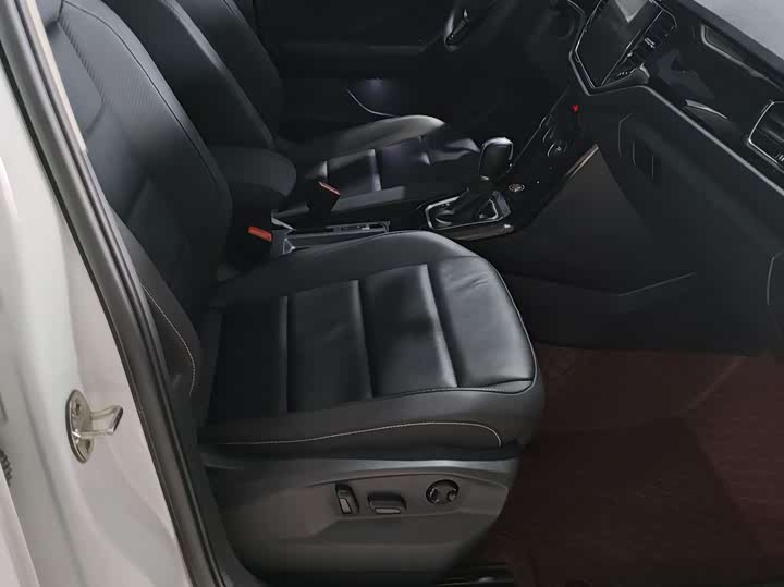Фото 6 - Volkswagen T-Roc
