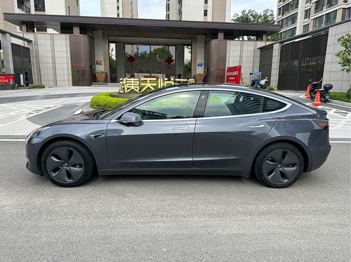 Фото 3 - Tesla Model 3