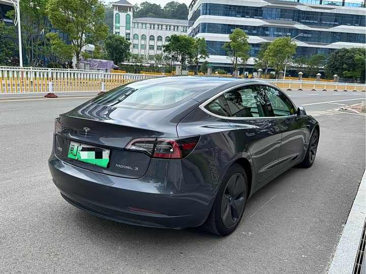 Фото 5 - Tesla Model 3