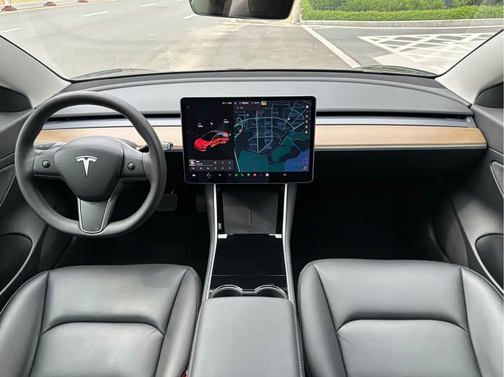 Фото 8 - Tesla Model 3