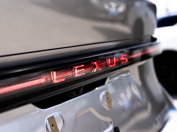 Фото 7 - Lexus ES