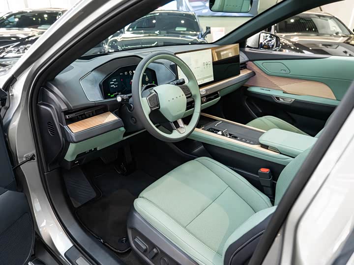 Фото 9 - Lexus ES