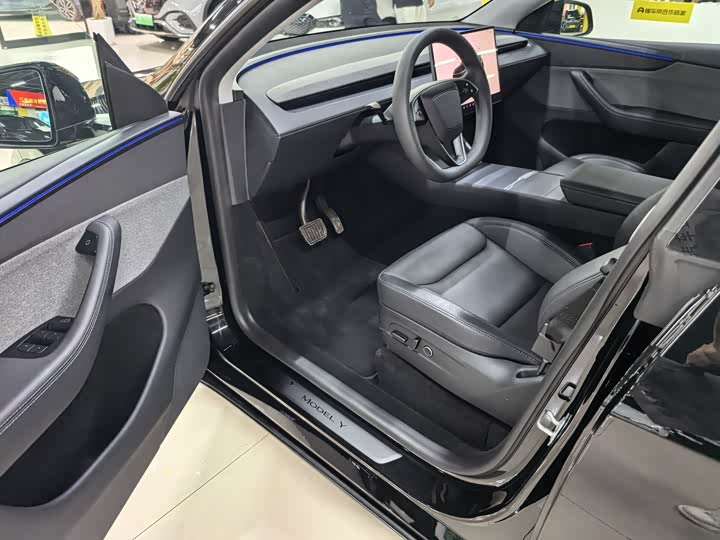 Zdjęcie 4 - Tesla Model Y