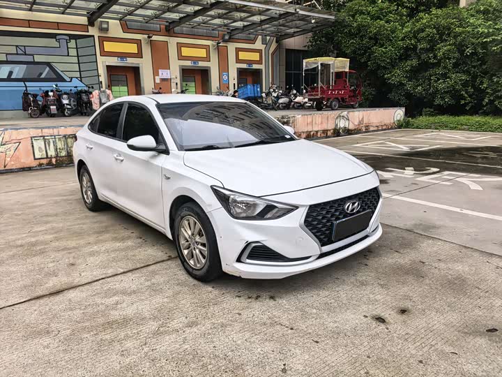 Фото 3 - Hyundai Celesta