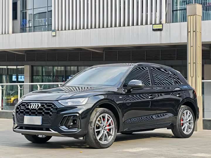 Фото 1 - Audi Q5L
