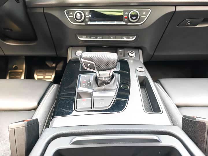 Фото 6 - Audi Q5L